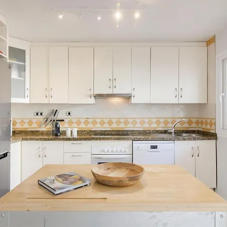 Beautiful Townhouse Beachfront マルベーリャ