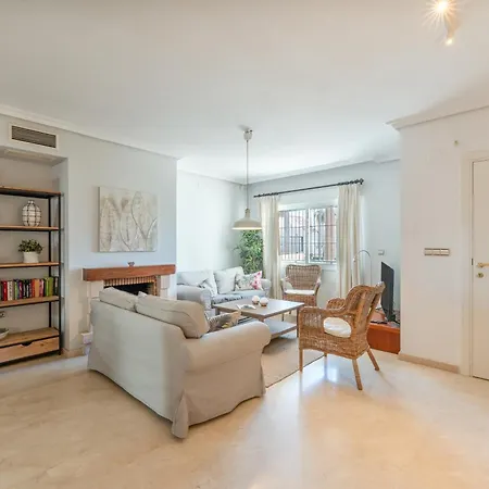 別荘 Beautiful Townhouse Beachfront マルベーリャ