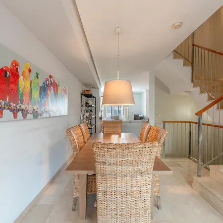 Beautiful Townhouse Beachfront 別荘 マルベーリャ